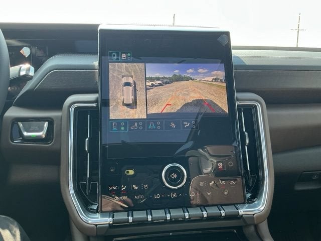 2026 GMC Yukon Denali Ultimate - Photo 10