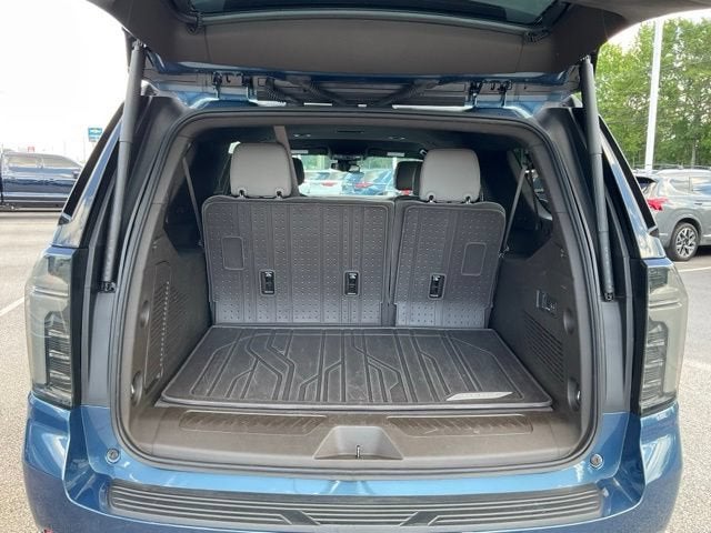 2025 Chevrolet Suburban LT
