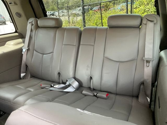 2005 Cadillac Escalade Standard