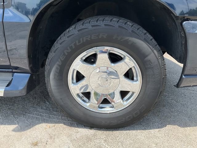 2005 Cadillac Escalade Standard