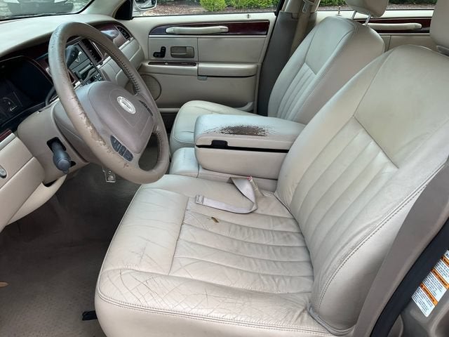 2003 Lincoln Town Car Executive