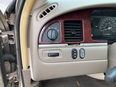 2003 Lincoln Town Car Executive