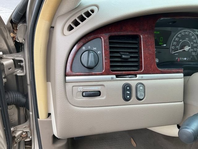 2003 Lincoln Town Car Executive