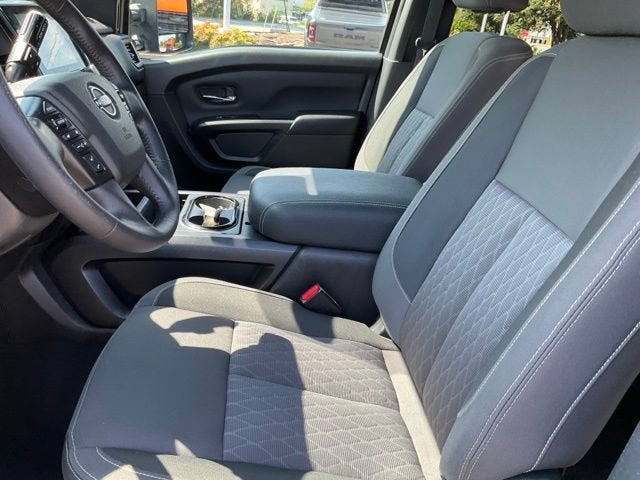 2023 Nissan TITAN Crew Cab SV 4x2