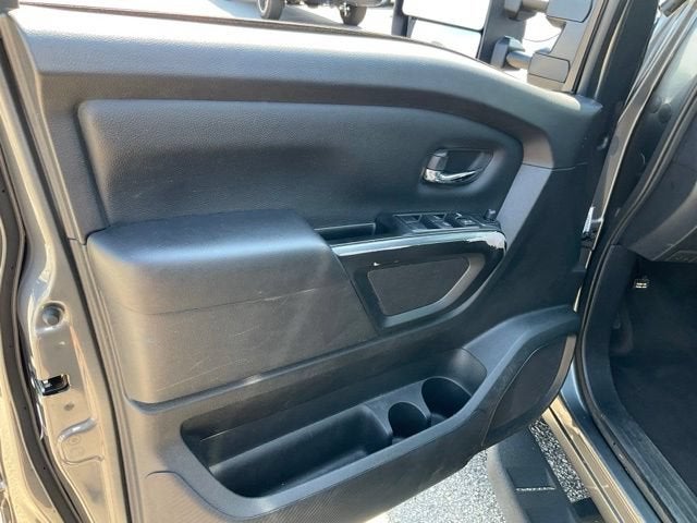 2023 Nissan TITAN Crew Cab SV 4x2