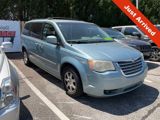 2009 Chrysler Town & Country Touring's photo