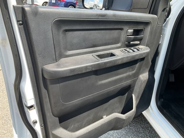 2017 RAM 3500 Tradesman Crew Cab 4x2 6'4" Box